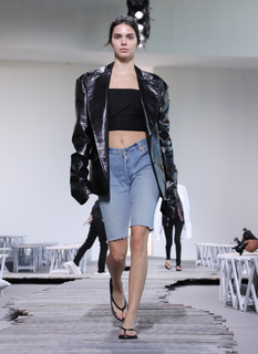 Kendall Jenner feet photo thumbnail