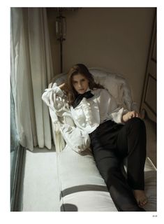 Kate Mara feet photo thumbnail