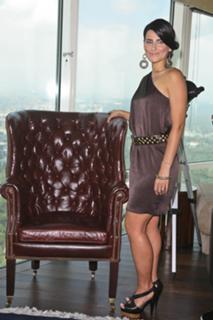Nelly Furtado feet photo thumbnail
