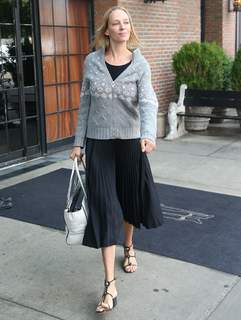 Uma Thurman feet photo thumbnail