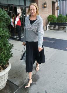 Uma Thurman feet photo thumbnail