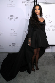 Rihanna feet photo thumbnail