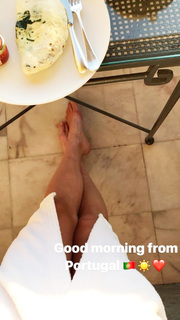 Karlie Kloss feet photo thumbnail