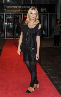 Mischa Barton feet photo thumbnail