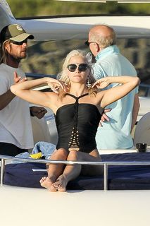 Pixie Lott feet photo thumbnail