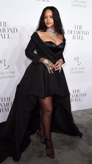 Rihanna feet photo thumbnail