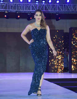 Bipasha Basu feet photo thumbnail