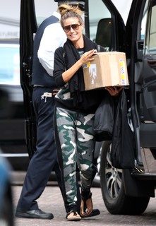 Heidi Klum feet photo thumbnail