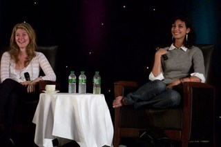 Morena Baccarin feet photo thumbnail