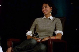 Morena Baccarin feet photo thumbnail