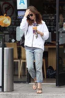 Lily Collins feet photo thumbnail