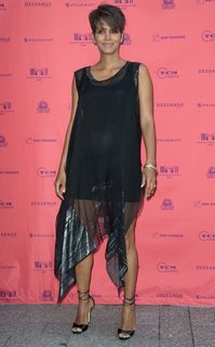 Halle Berry feet photo thumbnail