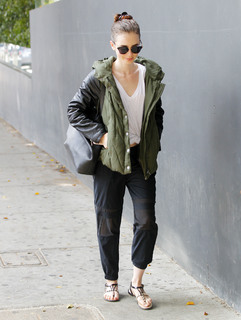 Lily Collins feet photo thumbnail