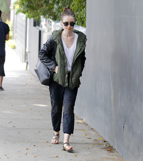 Lily Collins feet photo thumbnail