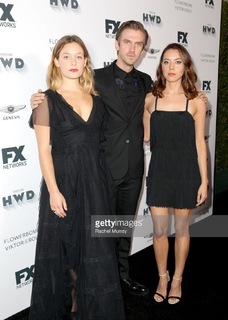 Aubrey Plaza feet photo thumbnail