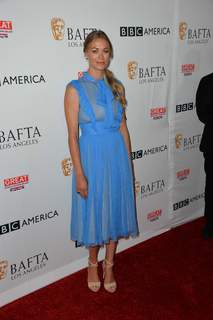Yvonne Strahovski feet photo thumbnail