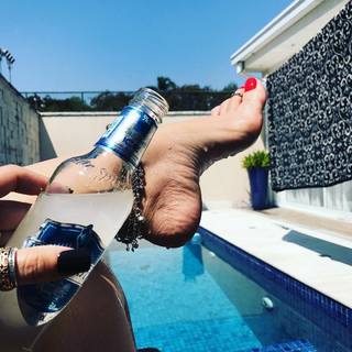Karin Klemp feet photo thumbnail