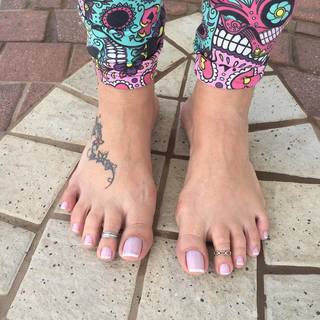 Karin Klemp feet photo thumbnail