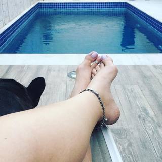 Karin Klemp feet photo thumbnail