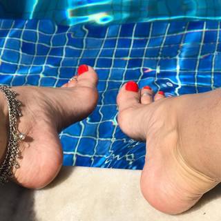 Karin Klemp feet photo thumbnail