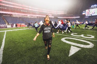 Maren Morris feet photo thumbnail