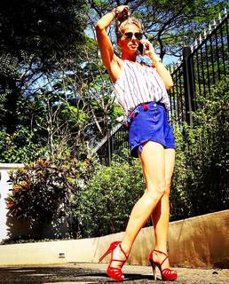 Adriane Galisteu feet photo thumbnail