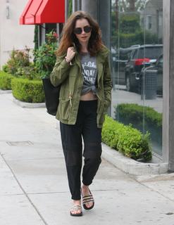 Lily Collins feet photo thumbnail