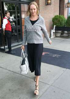 Uma Thurman feet photo thumbnail