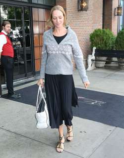 Uma Thurman feet photo thumbnail