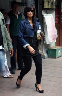 Nelly Furtado feet photo thumbnail