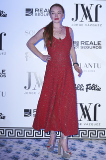 Lindsay Lohan feet photo thumbnail