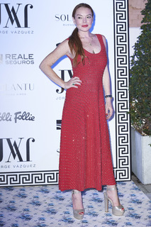 Lindsay Lohan feet photo thumbnail