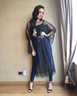 Shraddha Kapoor feet photo thumbnail