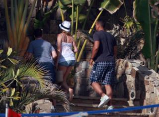 Cameron Diaz feet photo thumbnail