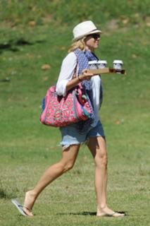 Naomi Watts feet photo thumbnail