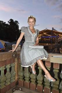 Nova Meierhenrich feet photo thumbnail