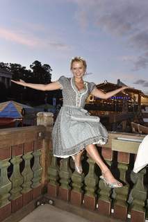 Nova Meierhenrich feet photo thumbnail