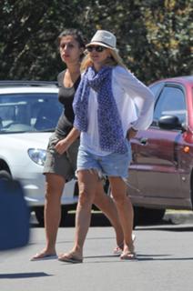 Naomi Watts feet photo thumbnail