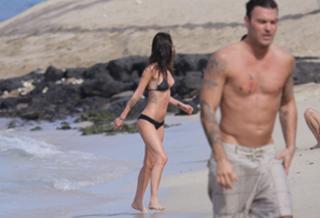 Megan Fox feet photo thumbnail