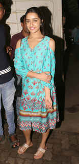 Shraddha Kapoor feet photo thumbnail