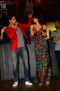 Jacqueline Fernandez feet photo thumbnail