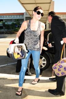 Ashley Greene feet photo thumbnail
