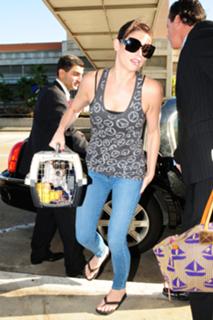 Ashley Greene feet photo thumbnail