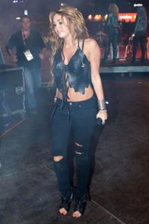 Miley Cyrus feet photo thumbnail