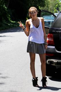 Miley Cyrus feet photo thumbnail