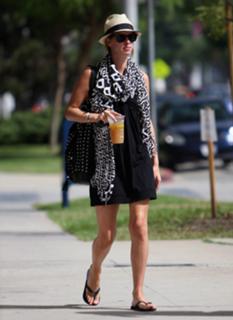 Nicky Rothschild feet photo thumbnail