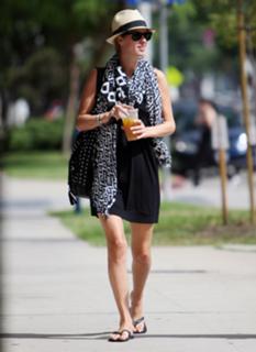 Nicky Rothschild feet photo thumbnail