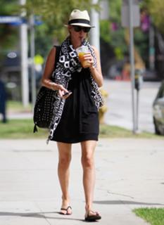 Nicky Rothschild feet photo thumbnail