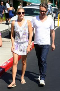 LeAnn Rimes feet photo thumbnail