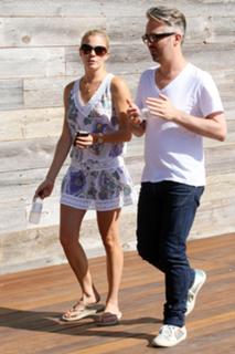 LeAnn Rimes feet photo thumbnail